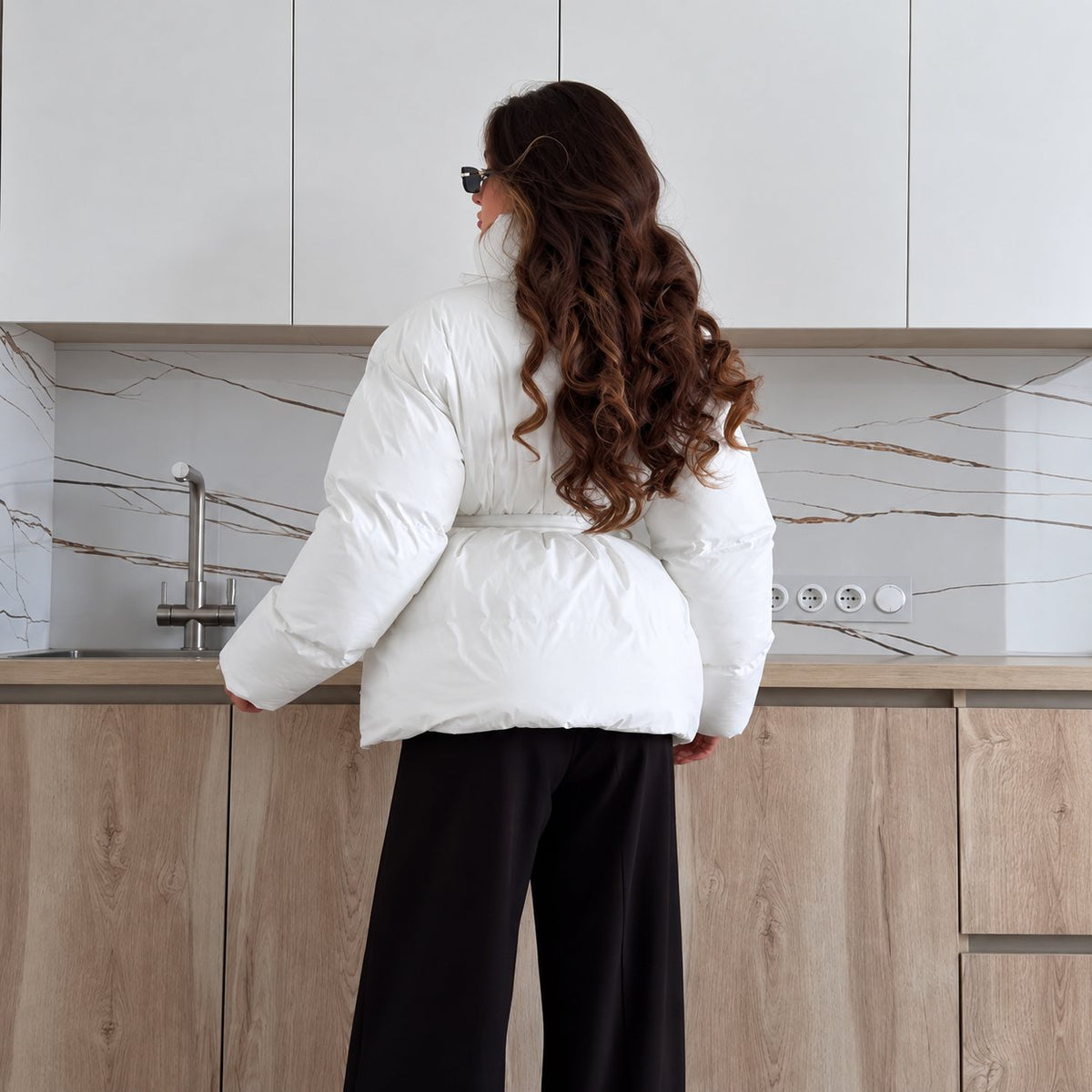 Prešívaná bunda PUFFER s opaskom – mliečna
